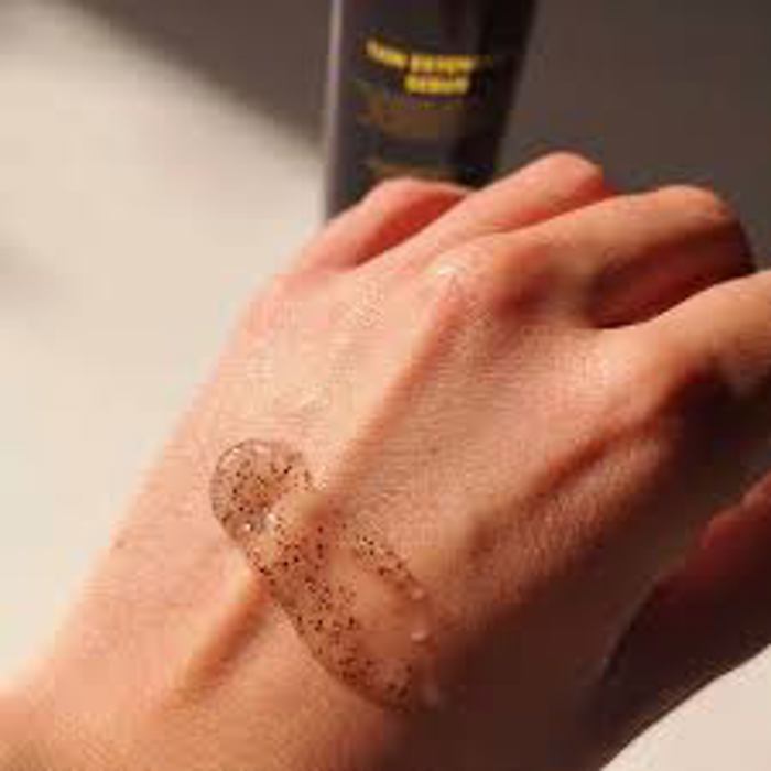 That'so Tan Extender Scrub Enudatiko Apolepistiko Tzel ga Diatirisi Mavrismatos (Prosopo kai Soma) 200ml 